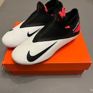 Nike Phantom VSN 2 Academy Cleats